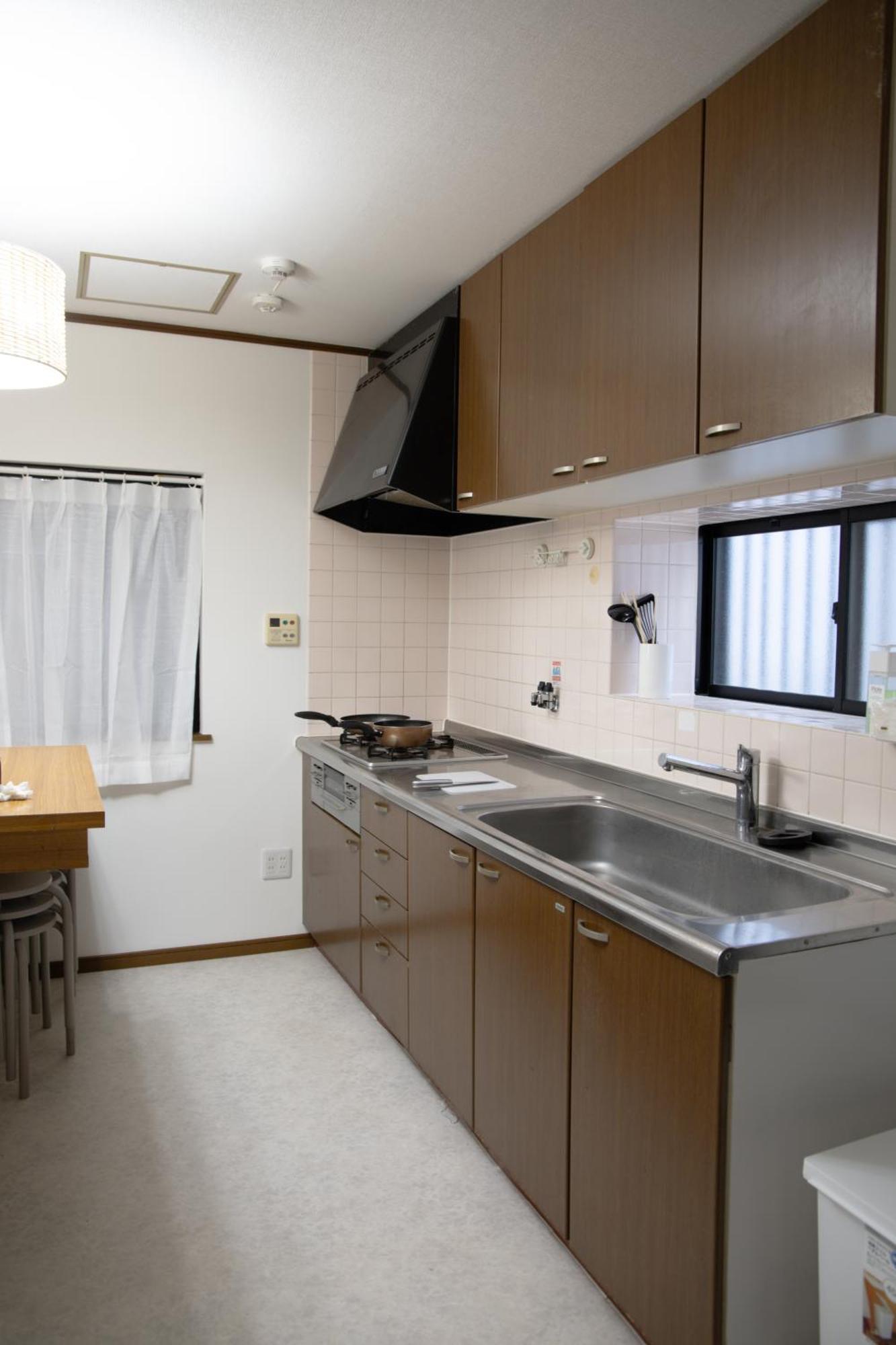 Villa Ln20 New Jr神戸駅徒歩7分!ペット可!最大16名宿泊可能な一軒家a *